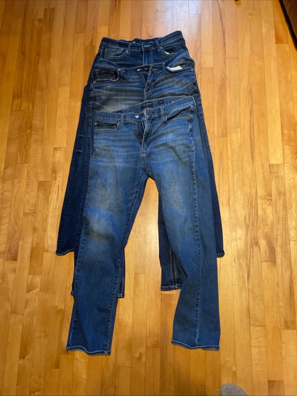3 Pair 2 BKE Men's 32x34 and 1 Lucky Brand 34x34